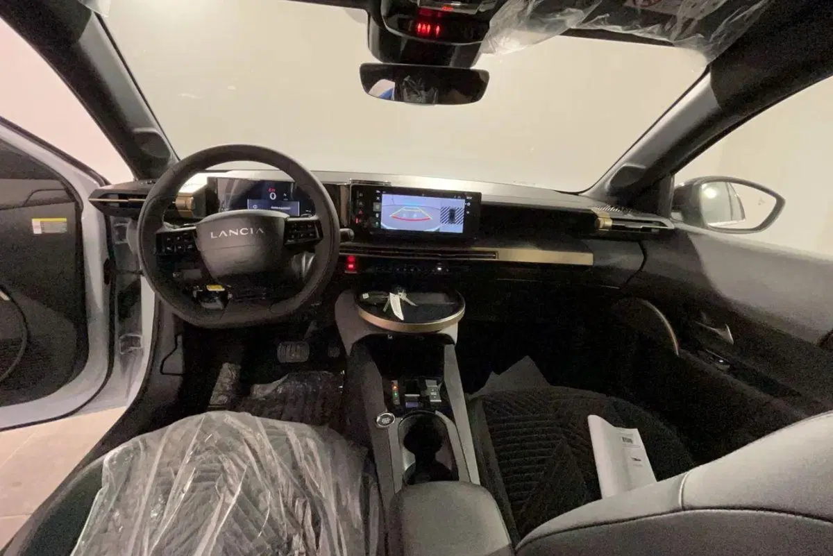 Lancia Ypsilon nuova a Milano (6)