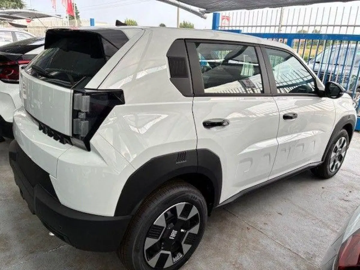 Fiat Grande Panda nuova a Milano (2)