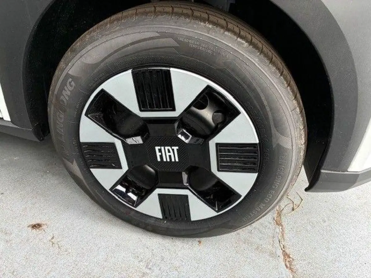 Fiat Grande Panda nuova a Milano (6)