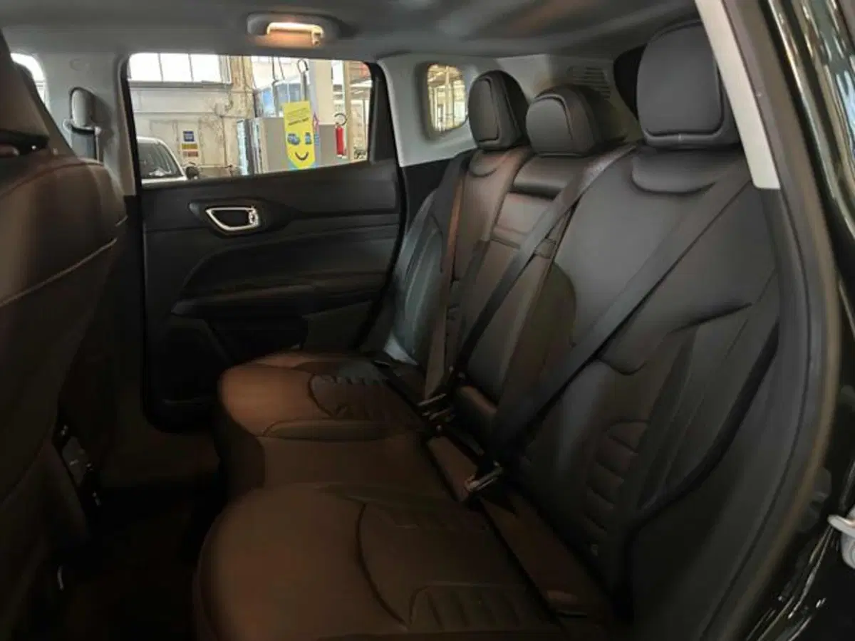 Jeep Compass nuova a Vercelli (12)