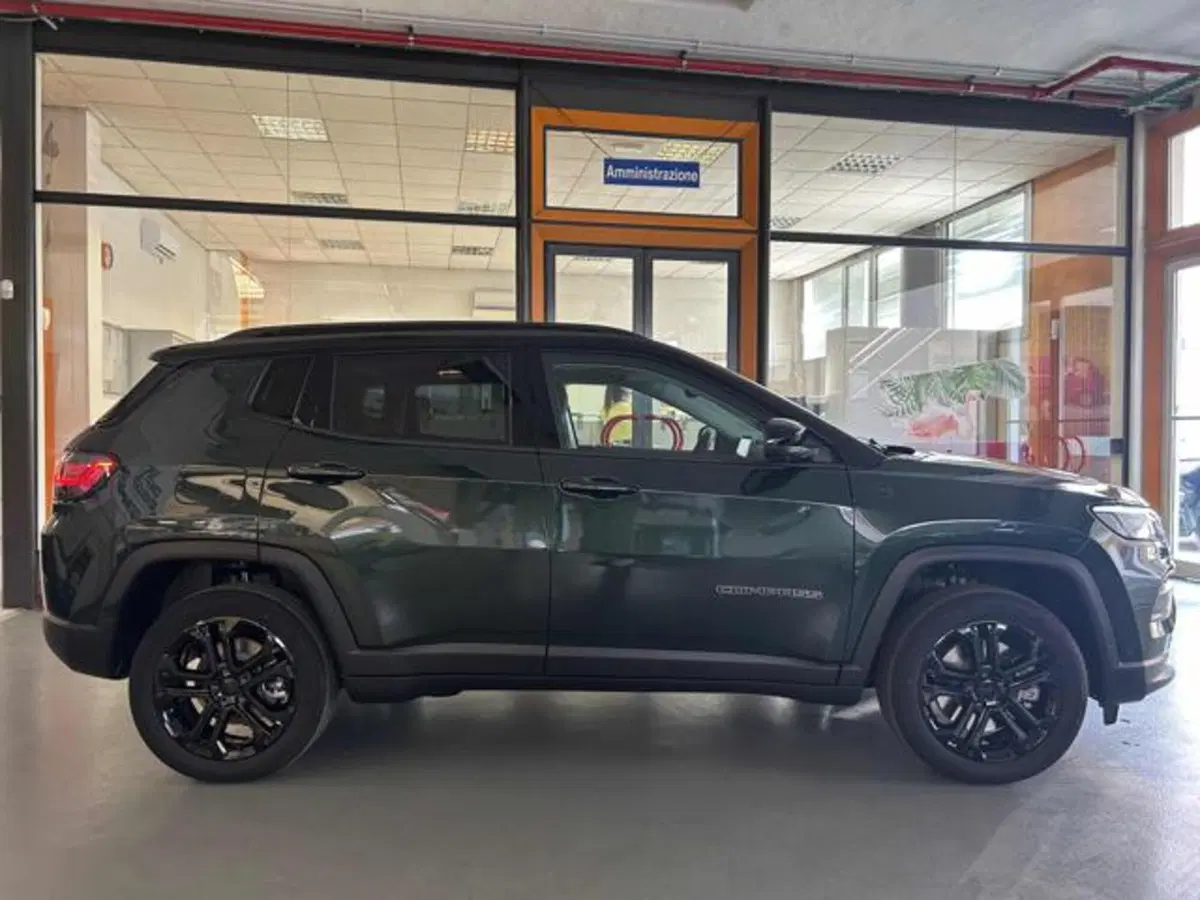 Jeep Compass nuova a Vercelli (9)