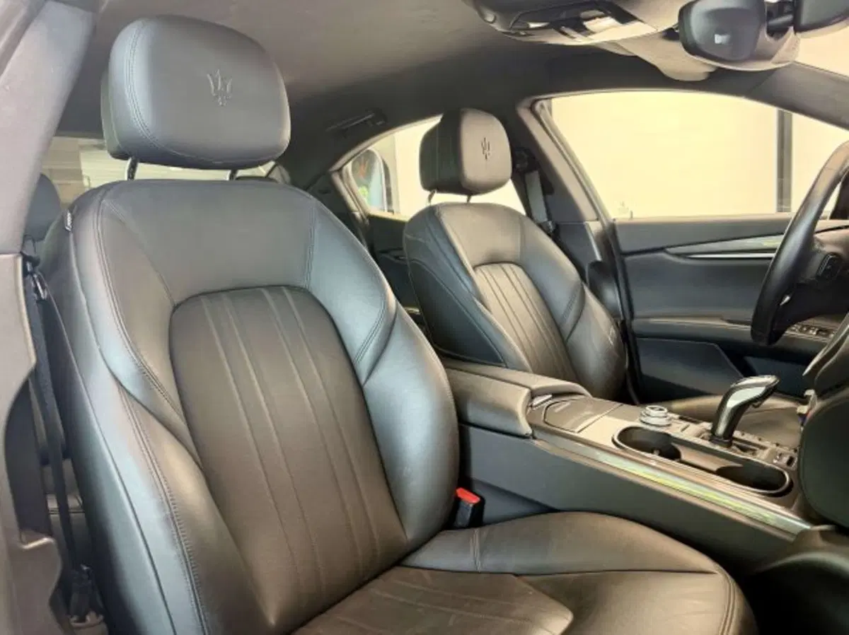 Maserati Ghibli usata a Torino (11)