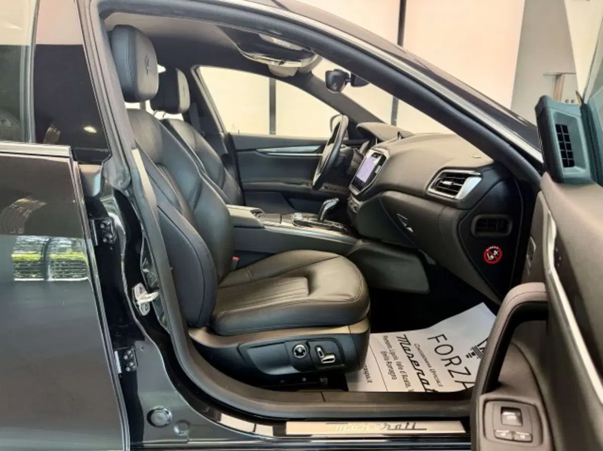 Maserati Ghibli usata a Torino (12)