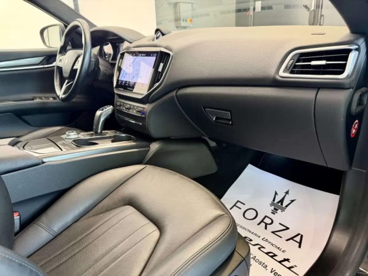 Maserati Ghibli usata a Torino (13)