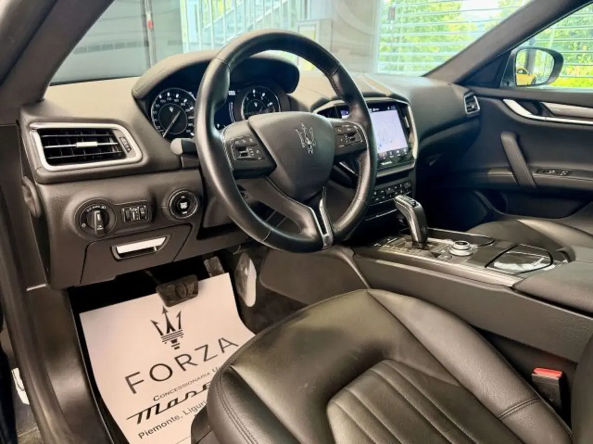 Maserati Ghibli usata a Torino (9)