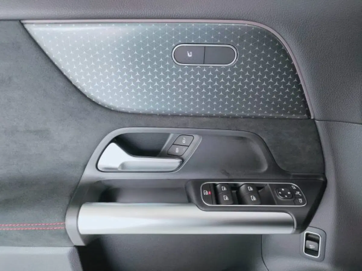 Mercedes-Benz EQA usata a Teramo (18)