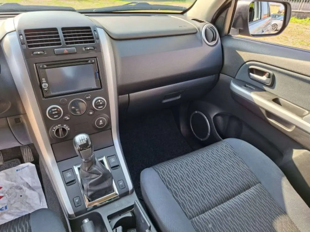 Suzuki Grand Vitara usata a Como (9)
