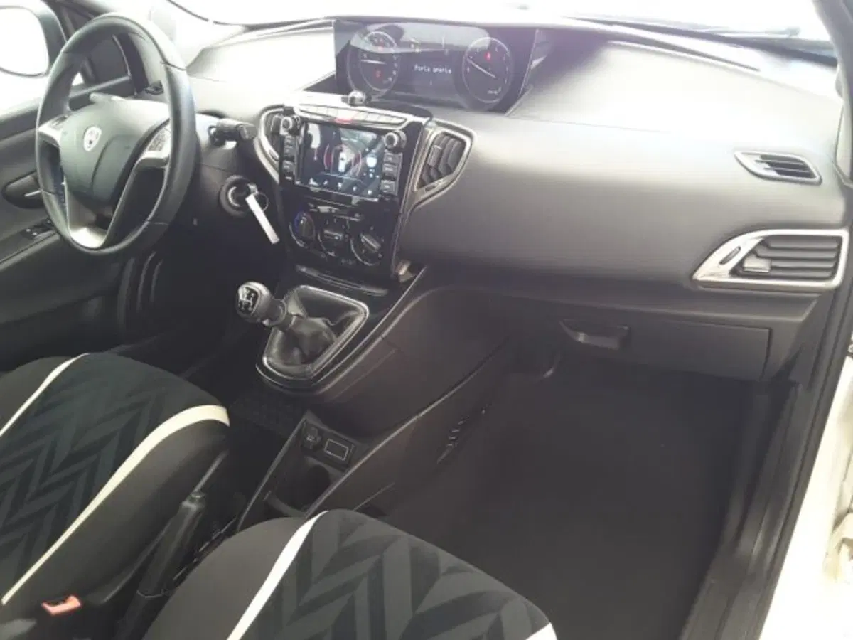 Lancia Ypsilon usata a Firenze (10)