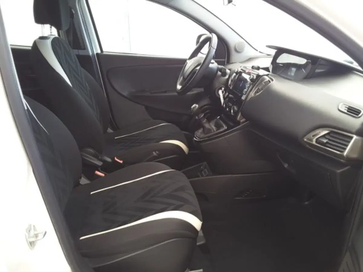 Lancia Ypsilon usata a Firenze (11)