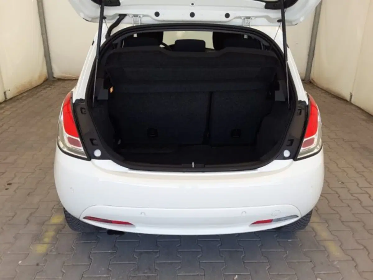Lancia Ypsilon usata a Firenze (15)