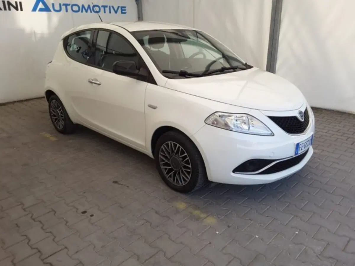 Lancia Ypsilon usata a Firenze (2)