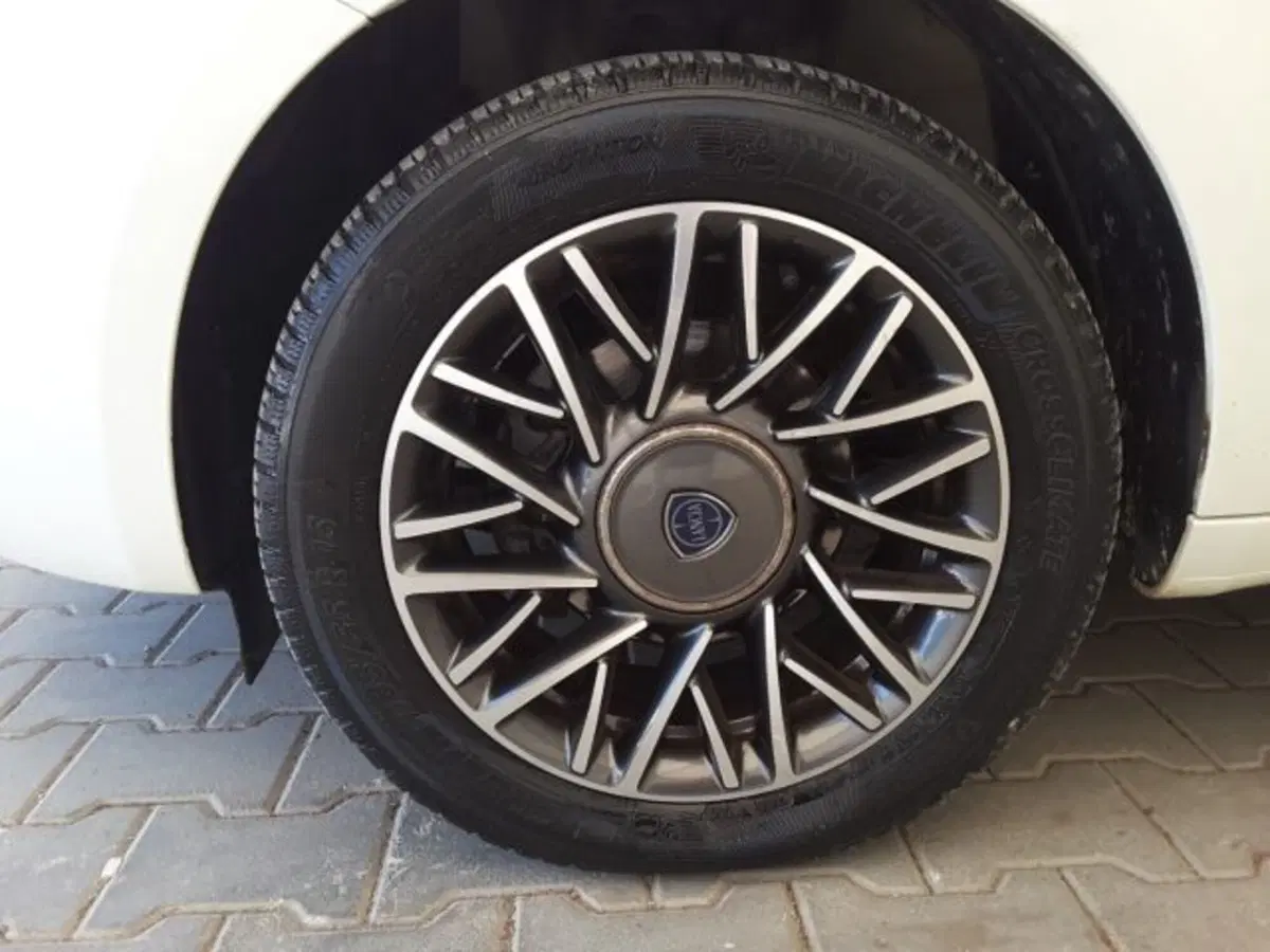 Lancia Ypsilon usata a Firenze (4)