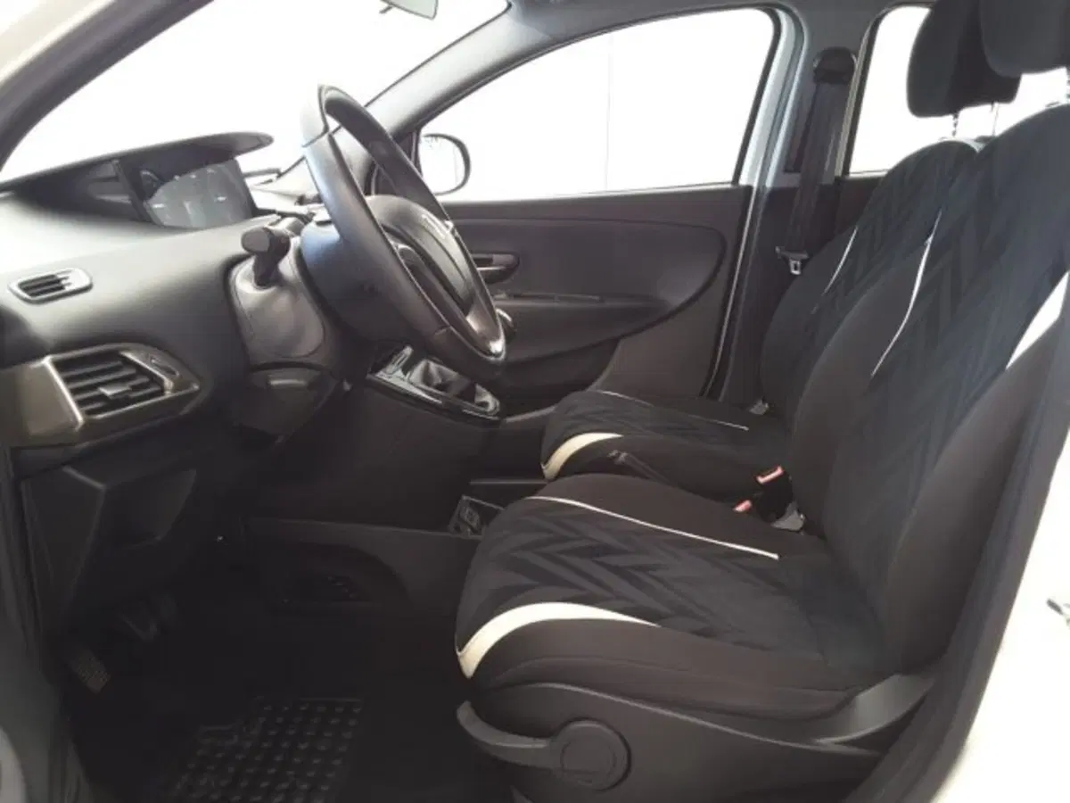 Lancia Ypsilon usata a Firenze (5)