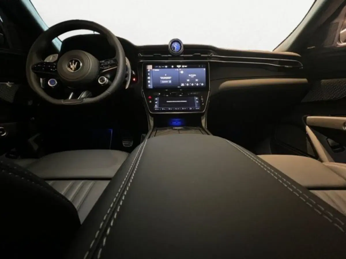 Maserati Grecale nuova a Udine (8)