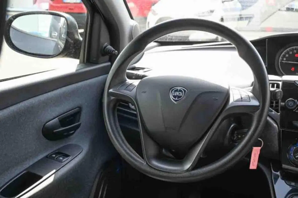 Lancia Ypsilon usata a Torino (12)