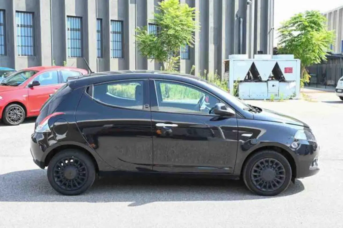 Lancia Ypsilon usata a Torino (17)