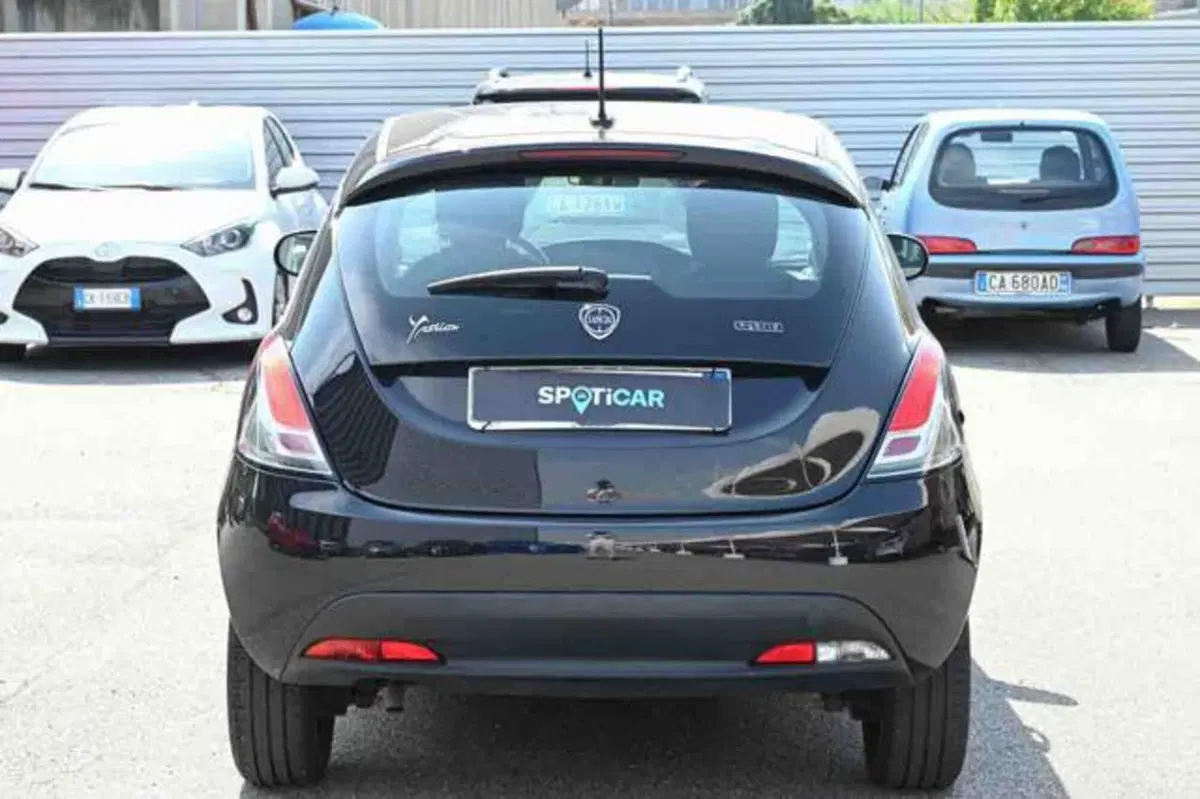 Lancia Ypsilon usata a Torino (18)