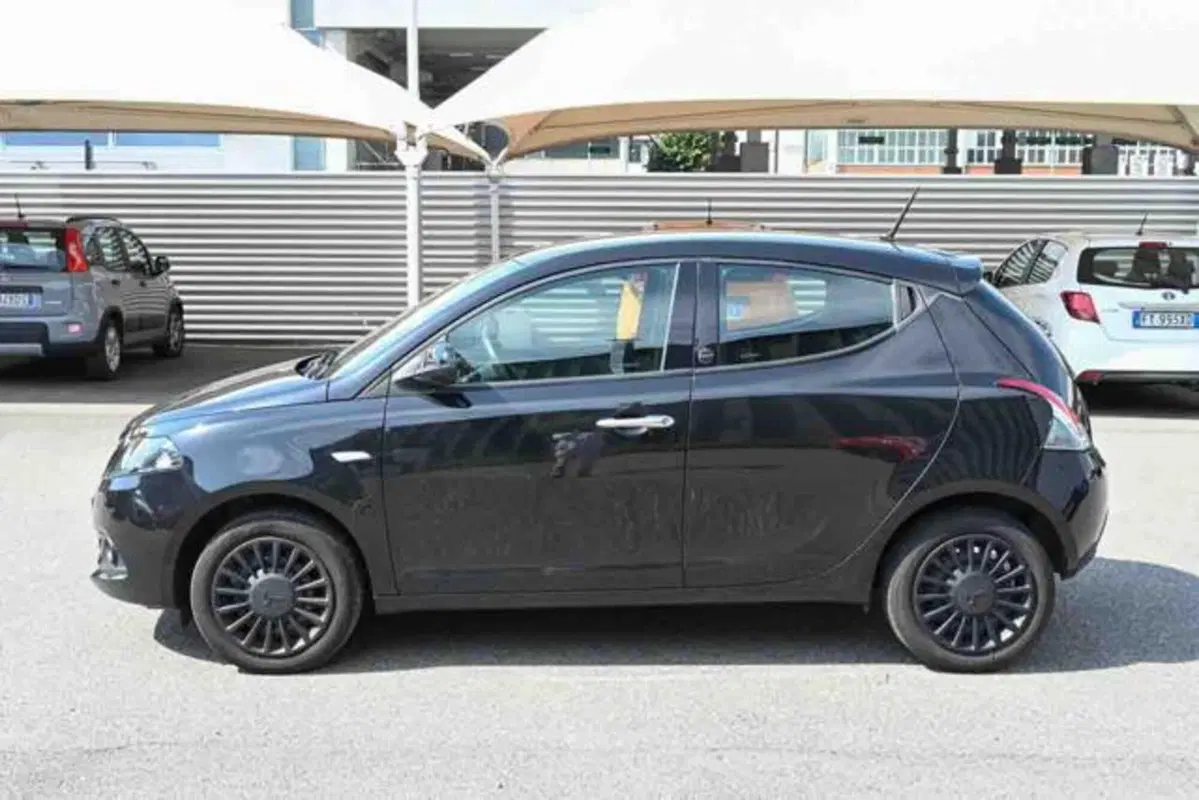Lancia Ypsilon usata a Torino (19)