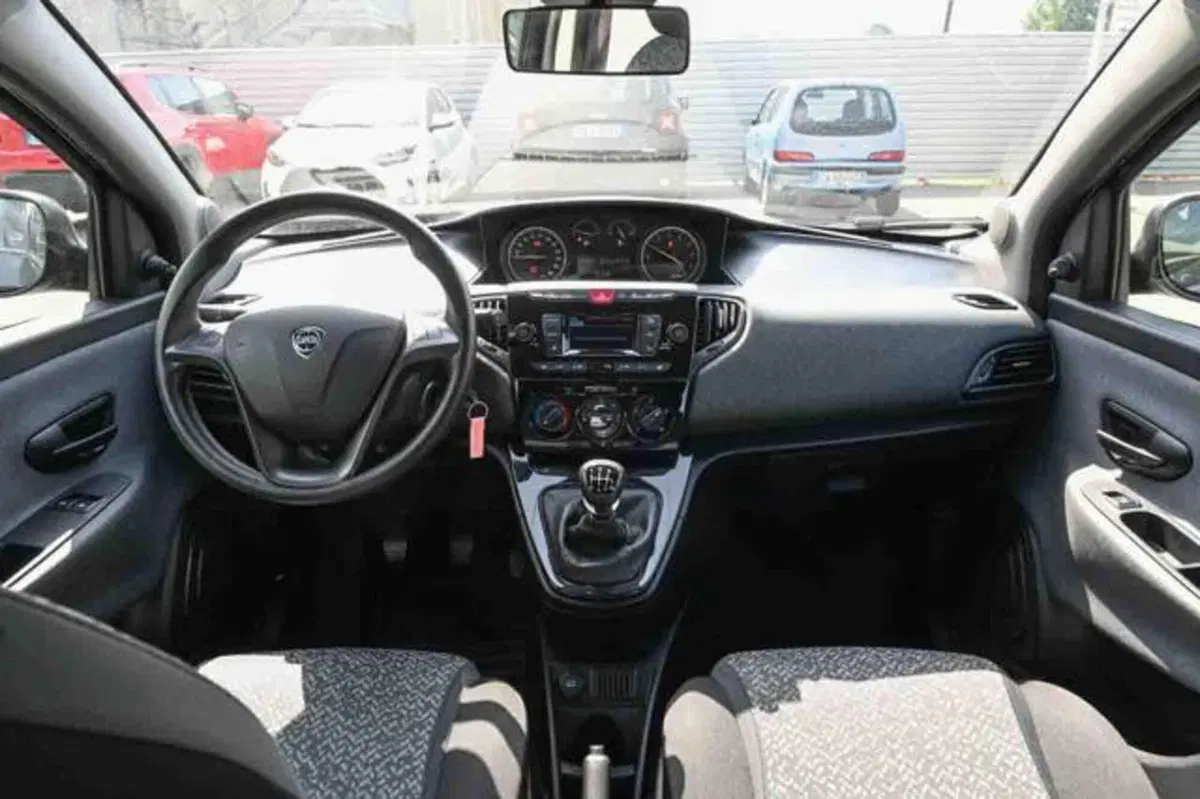Lancia Ypsilon usata a Torino (7)