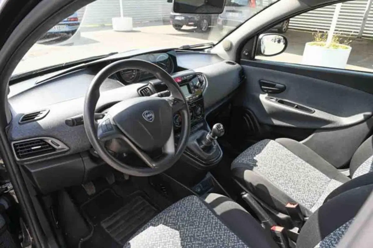 Lancia Ypsilon usata a Torino (8)