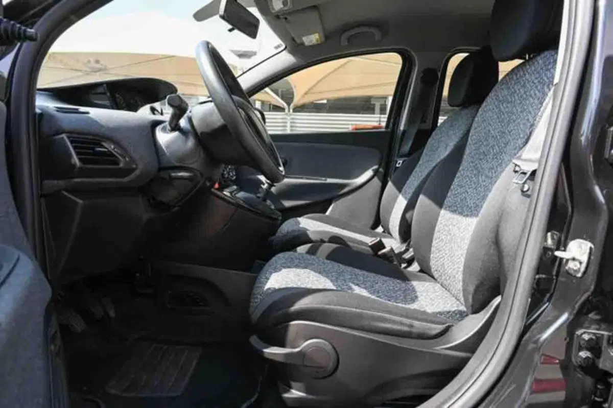 Lancia Ypsilon usata a Torino (9)