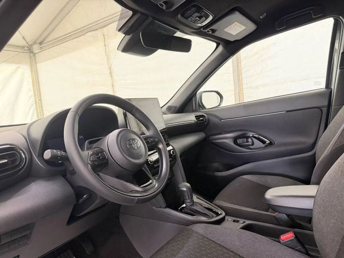 Toyota Yaris Cross nuova a Monza e Brianza (11)