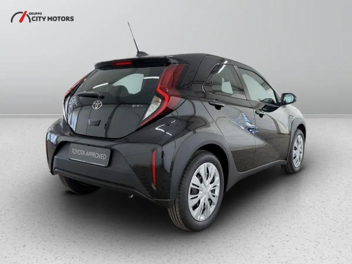 Toyota Aygo X nuova a Monza e Brianza (6)