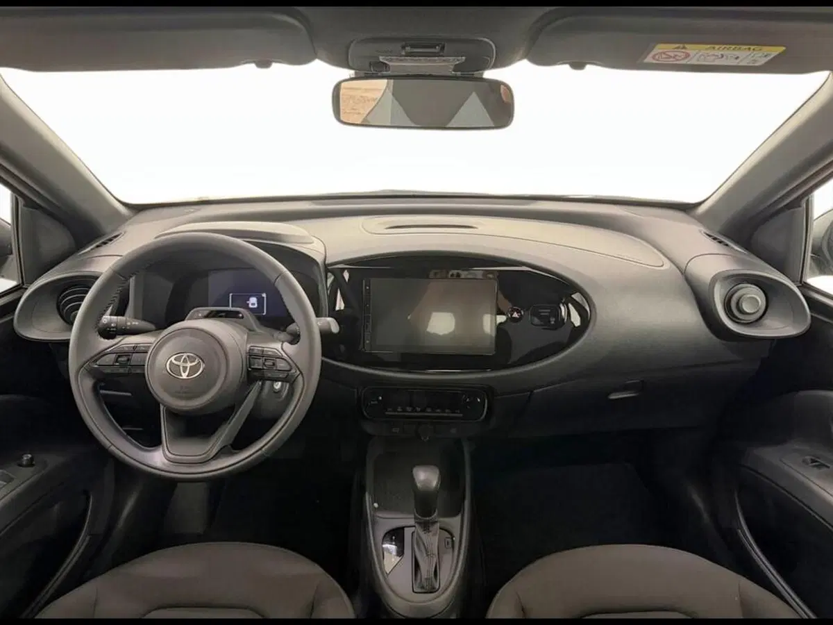 Toyota Aygo X nuova a Monza e Brianza (8)