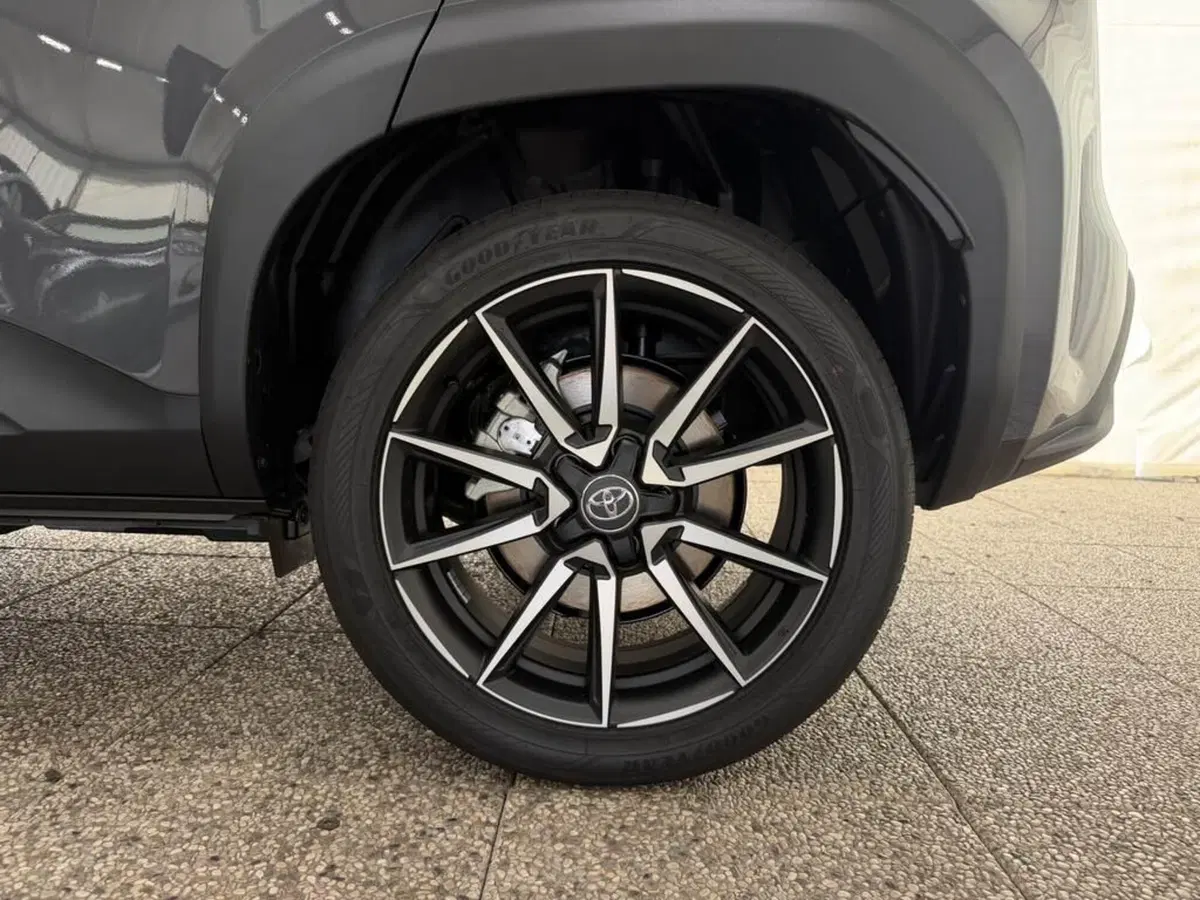 Toyota Yaris Cross nuova a Monza e Brianza (14)