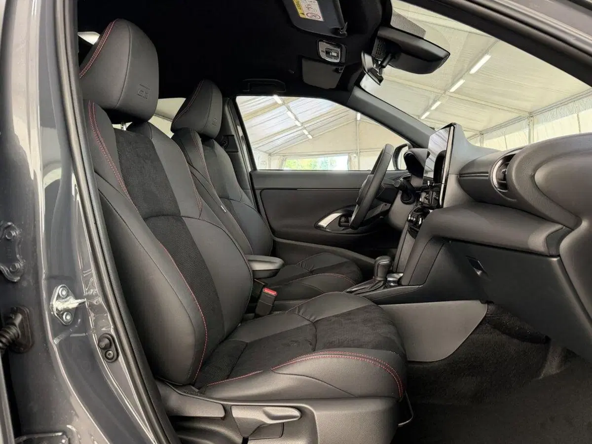 Toyota Yaris Cross nuova a Monza e Brianza (9)