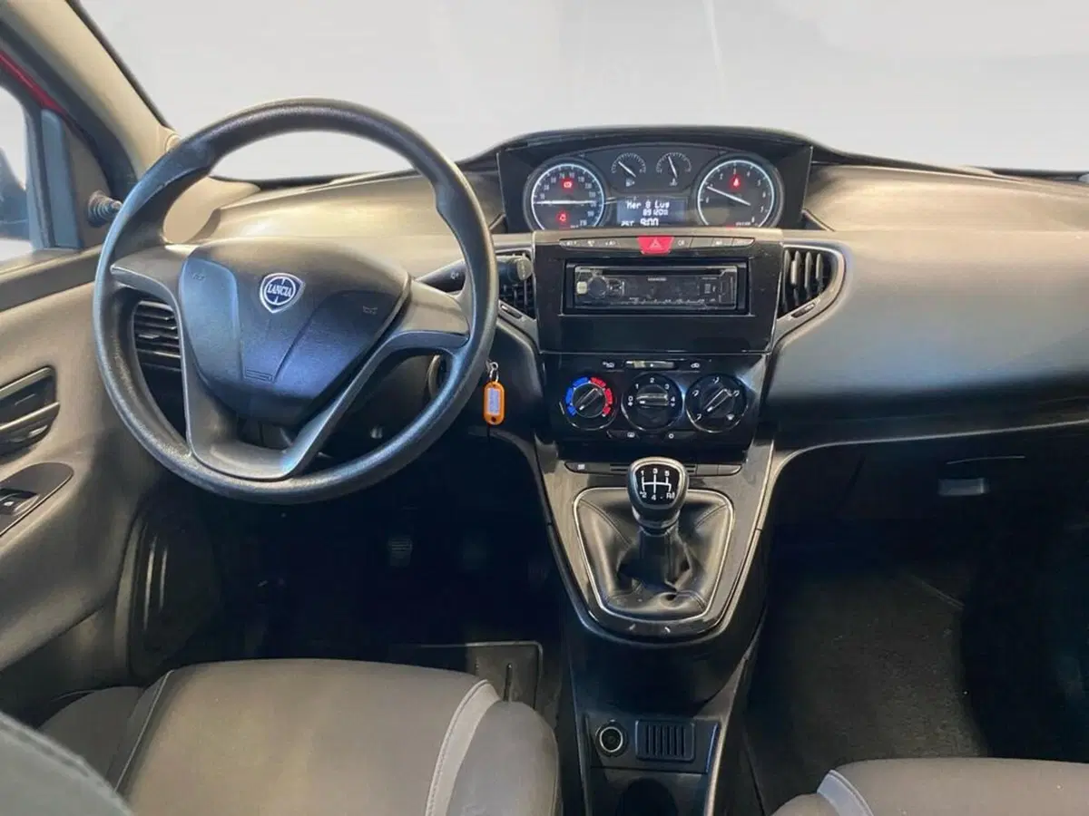 Lancia Ypsilon usata a Torino (5)