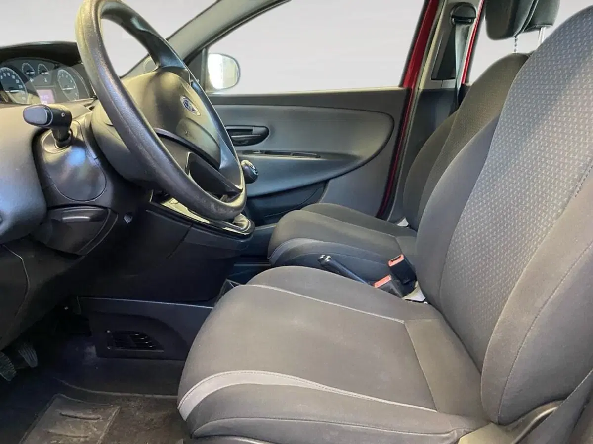 Lancia Ypsilon usata a Torino (6)