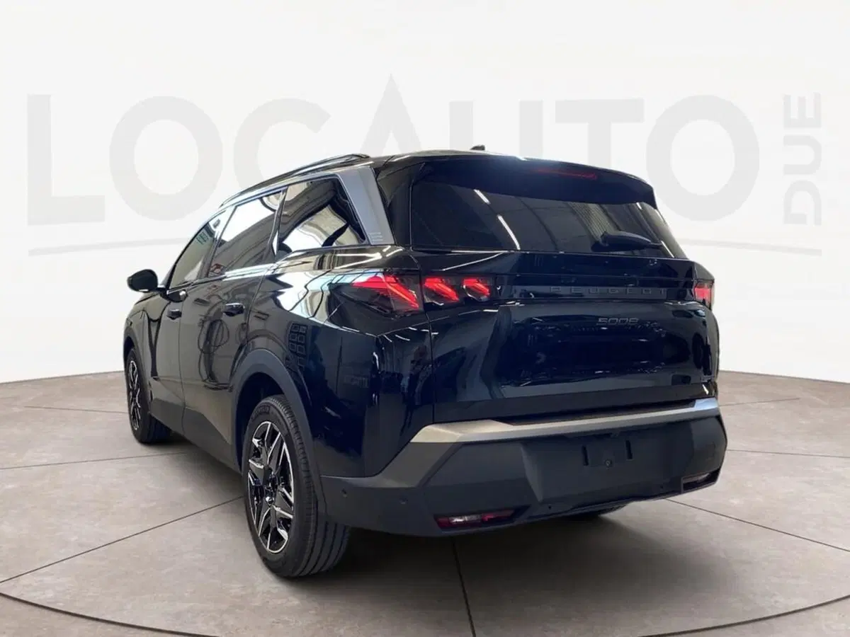 Peugeot 5008 nuova a Torino (5)