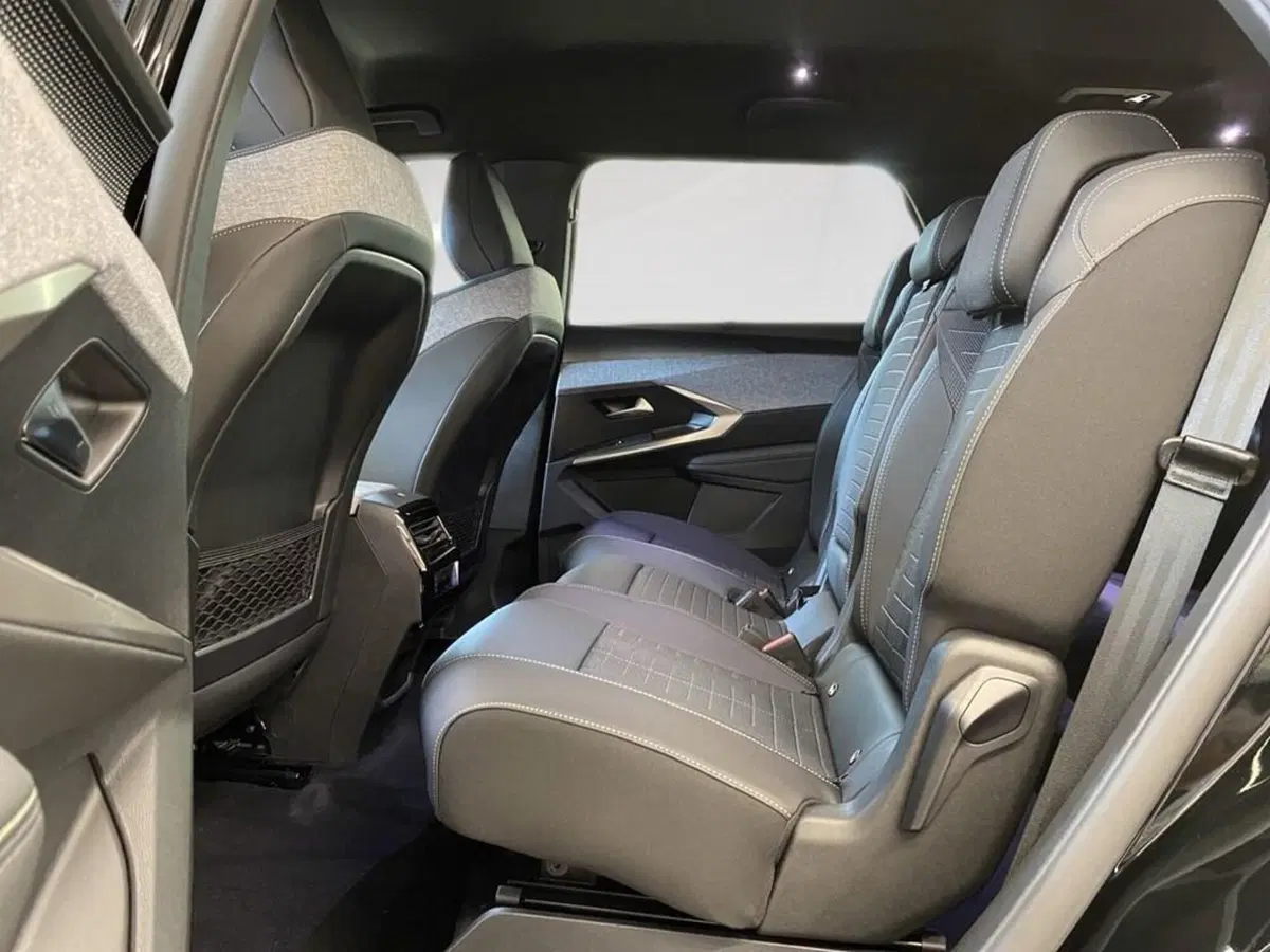 Peugeot 5008 nuova a Torino (8)