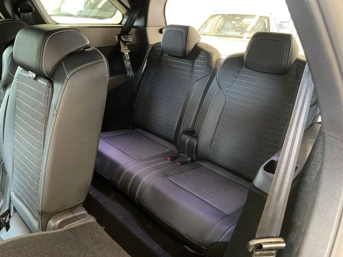 Peugeot 5008 nuova a Torino (9)