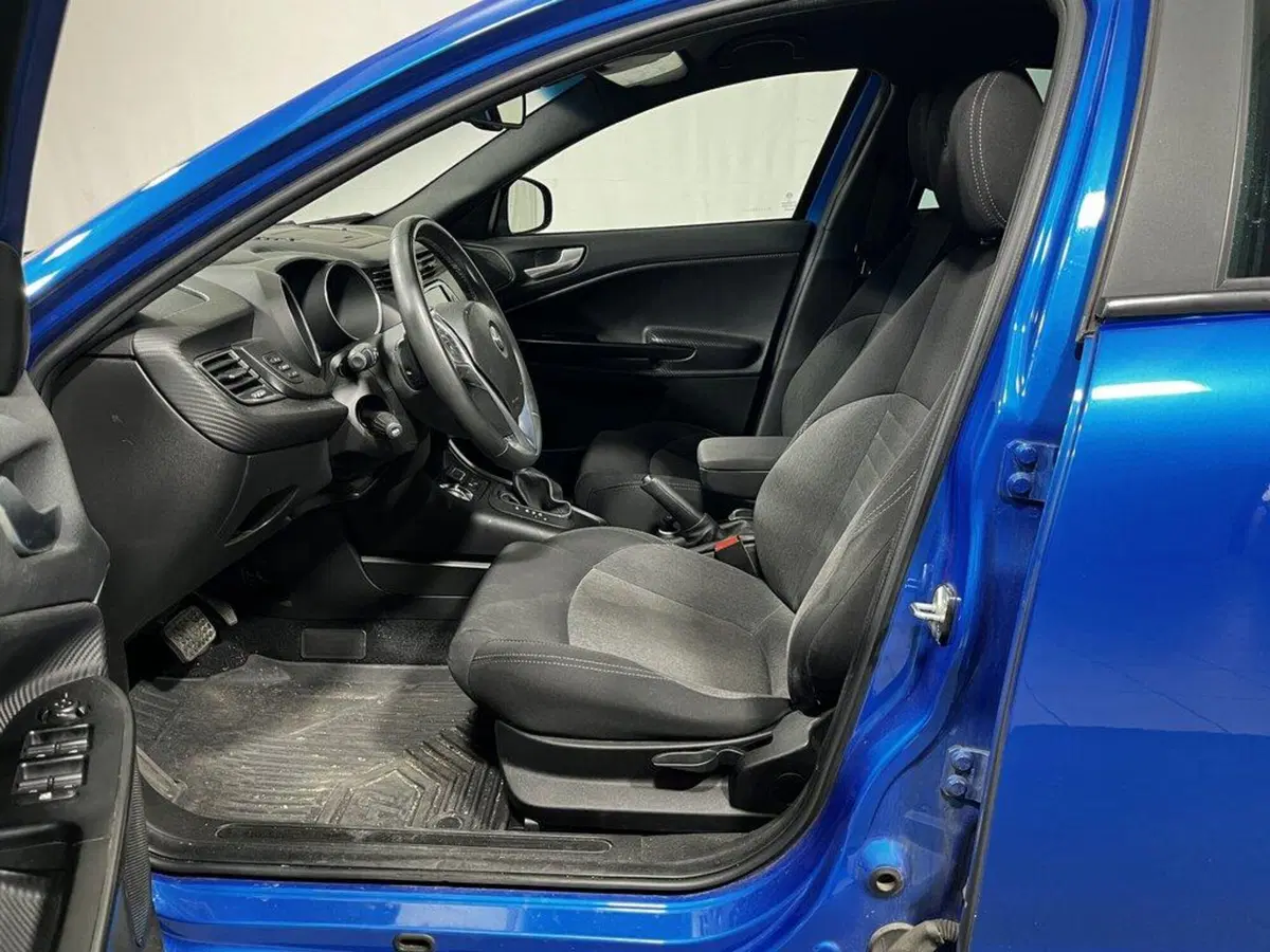 Alfa Romeo Giulietta usata a Sondrio (10)