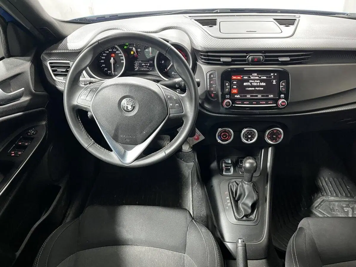 Alfa Romeo Giulietta usata a Sondrio (13)