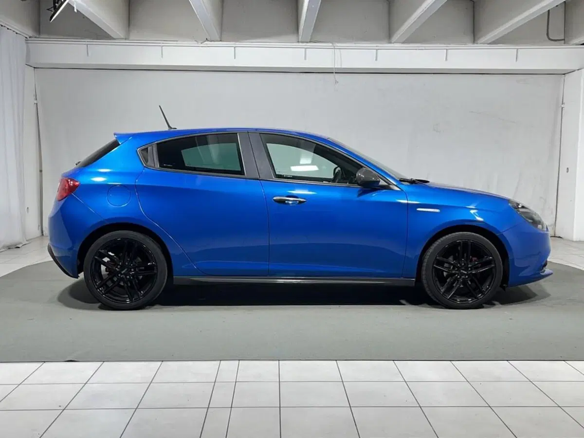 Alfa Romeo Giulietta usata a Sondrio (6)