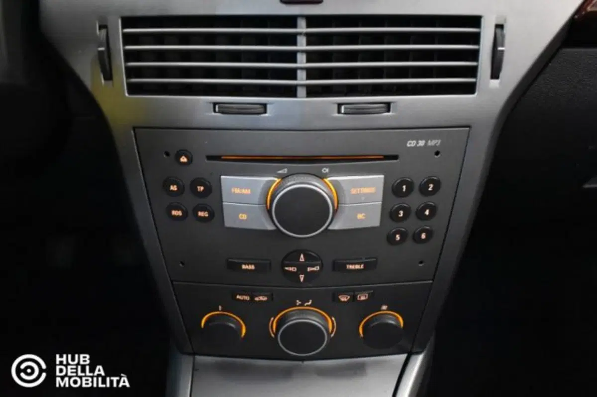 Opel Astra usata a Perugia (13)