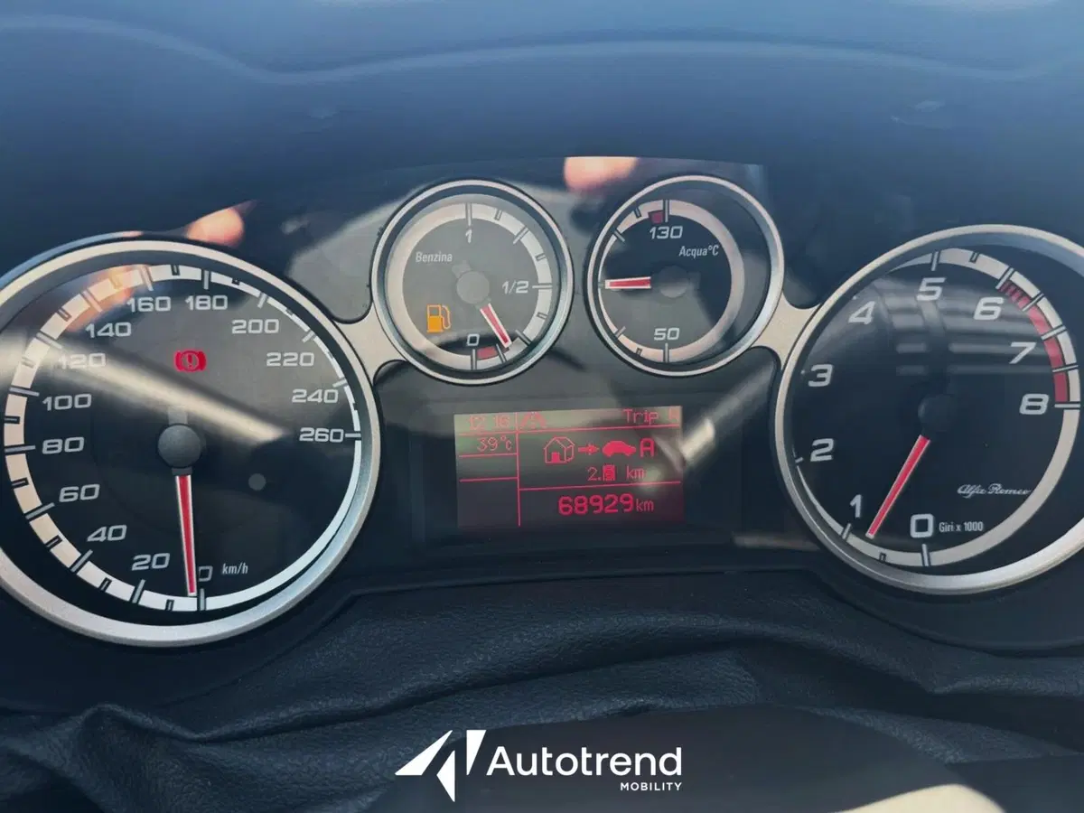Alfa Romeo MiTo usata a Bari (10)