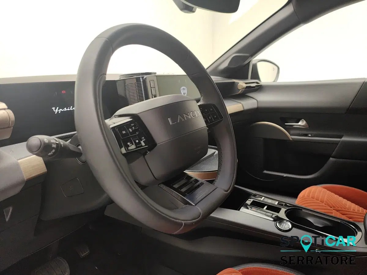 Lancia Ypsilon usata a Como (9)