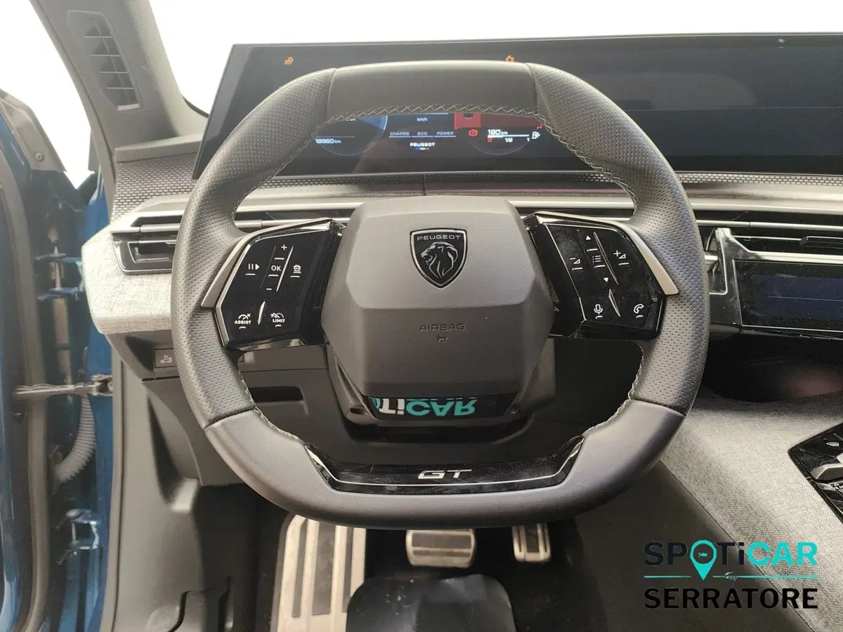 Peugeot 5008 usata a Como (18)