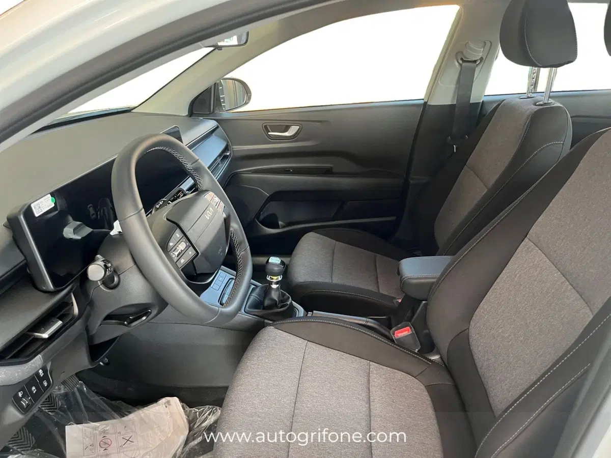 Kia Stonic nuova a Modena (9)