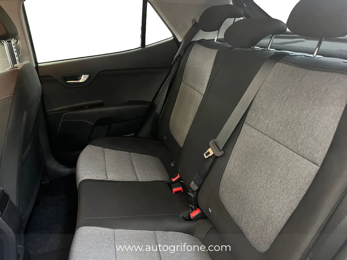 Kia Stonic nuova a Modena (13)