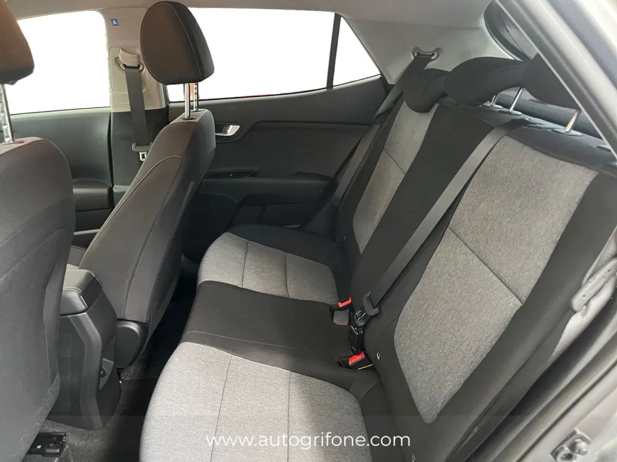 Kia Stonic nuova a Modena (14)
