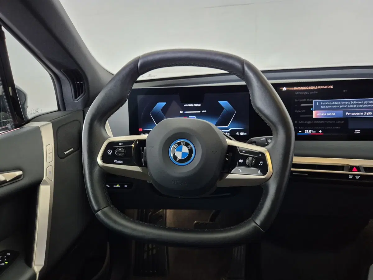 BMW iX usata a Torino (10)
