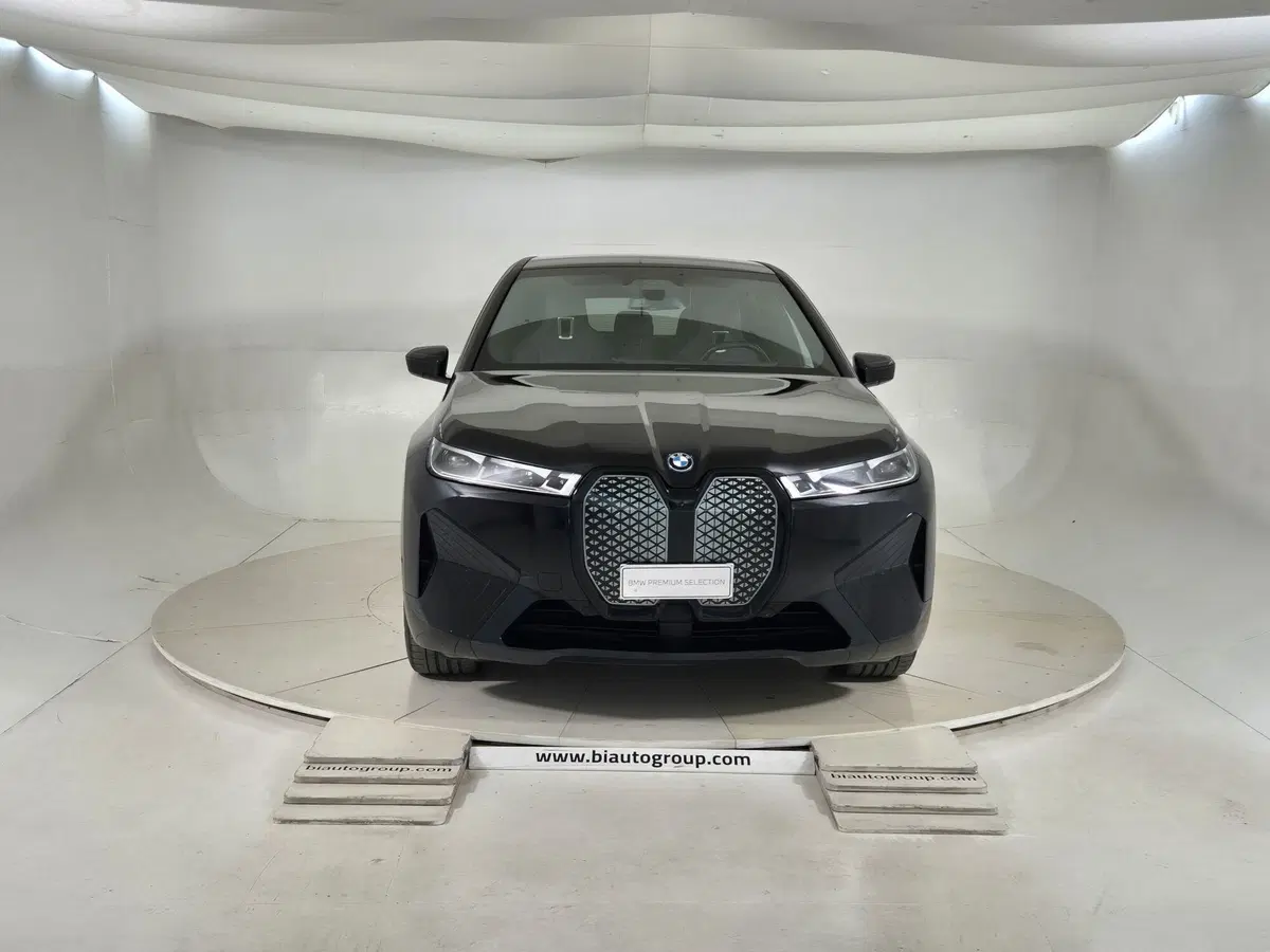 BMW iX usata a Torino (3)