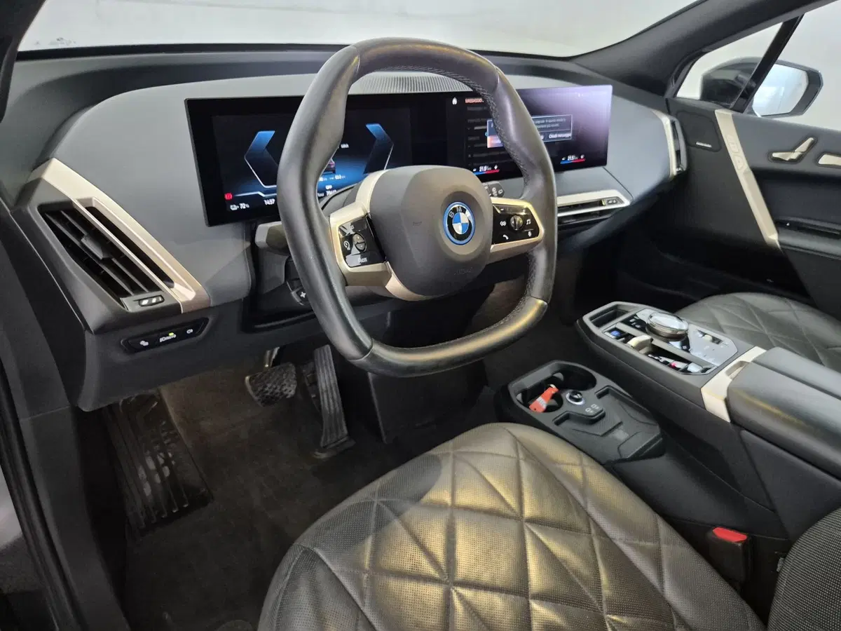 BMW iX usata a Torino (7)