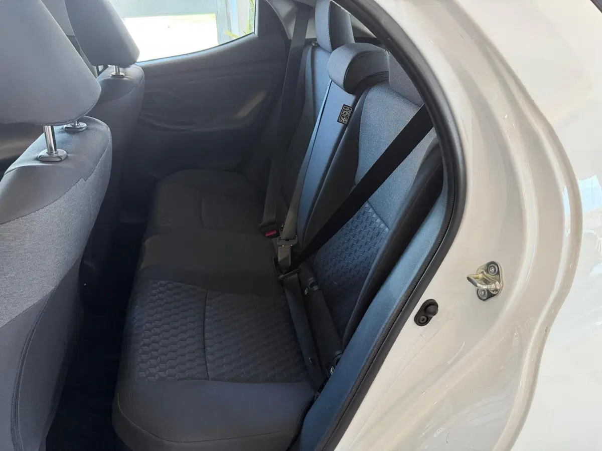 Mazda Mazda2 Hybrid usata a Napoli (17)