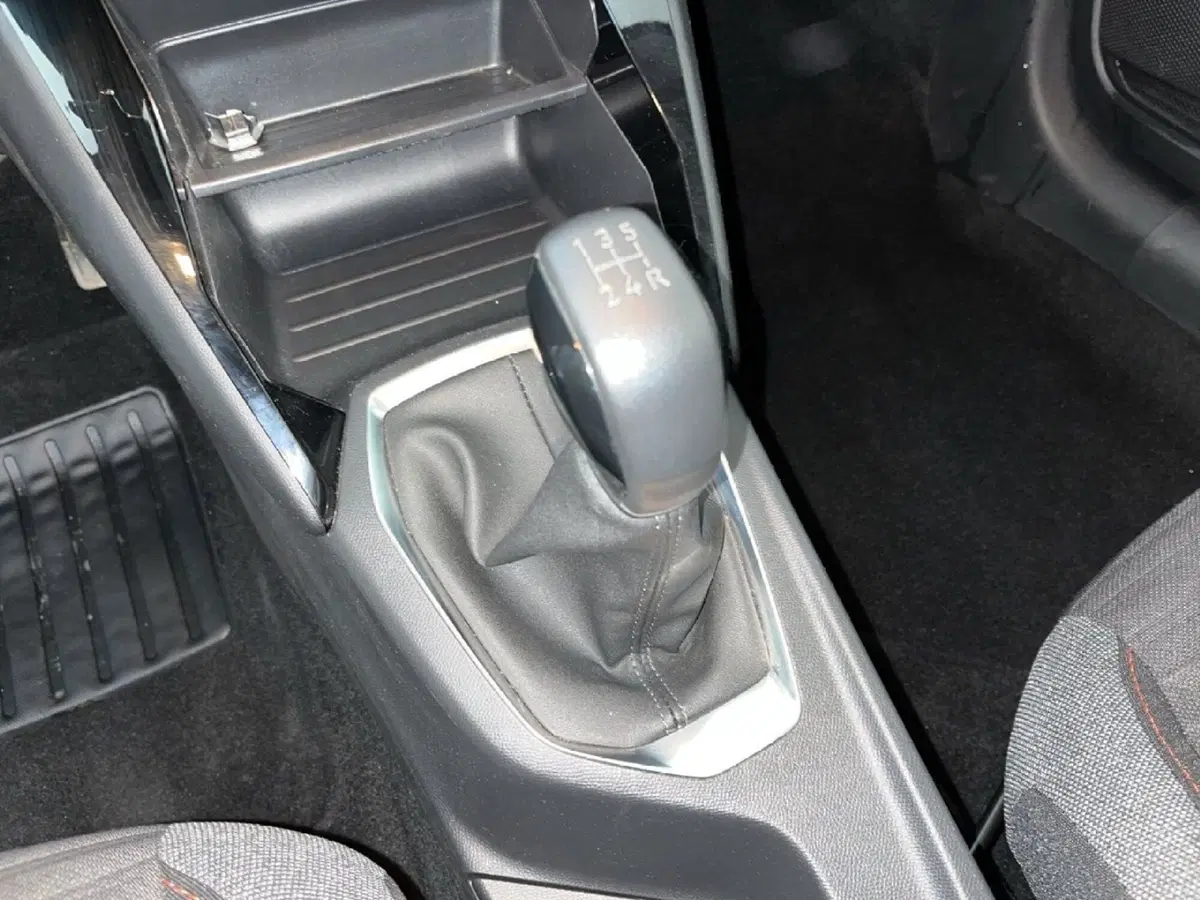 Peugeot 208 usata a Torino (13)